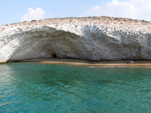 Alogomantra beach, Milos